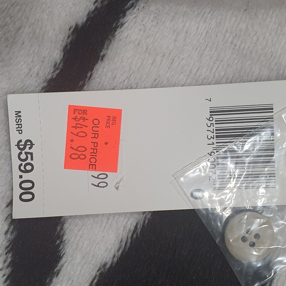 Shorts - Picture 2 of 6